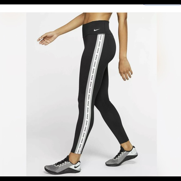The Nike One Novelty Tape Legging 